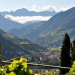 Blick auf Bozen mit Weinfeldern u. Rosengarten von Glaning, S¸dtirol, Italien