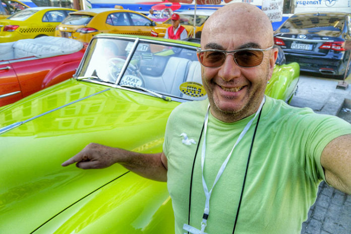 Massimo Terracina, a Cuba per una manifestazione d'auto d'epoca