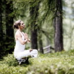 SILENA meditazione nel bosco copia